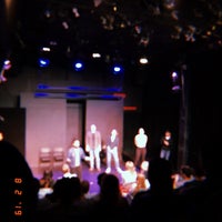 รูปภาพถ่ายที่ Stage Werx Theatre โดย Hai H. เมื่อ 8/3/2019