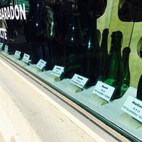 10/30/2016 tarihinde Alimeziyaretçi tarafından Boutique Champagne Janisson Baradon'de çekilen fotoğraf