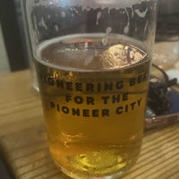 Foto diambil di Oregon City Brewing Company oleh Brian W. pada 10/15/2022