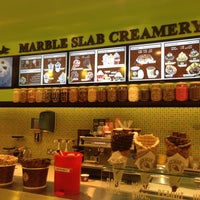 รูปภาพถ่ายที่ Marble Slab Creamery โดย M เมื่อ 4/14/2013