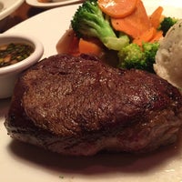 Photo taken at Outback Steakhouse 南町田店 by Sean O. on 1/1/2016