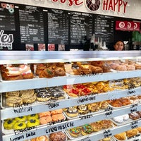 Foto scattata a SK Donuts &amp;amp; Croissants da L il 6/18/2022