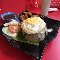 Foto tirada no(a) Cafe 9 &amp;quot;a taste of Thai&amp;quot; por nicka mier em 8/2/2018