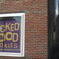 Das Foto wurde bei Wicked Good Cookies von MR. D. am 4/24/2013 aufgenommen
