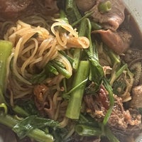 Photo taken at Rote Yiam Beef Noodle by Rukteeruk P. on 6/21/2023