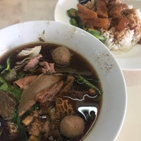 Photo taken at Rote Yiam Beef Noodle by Rukteeruk P. on 11/15/2020