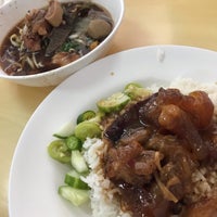 Photo taken at Rote Yiam Beef Noodle by Rukteeruk P. on 11/13/2020