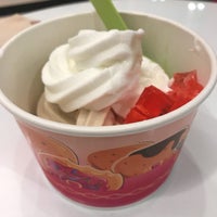 Photo taken at Yogurtland by Rukteeruk P. on 2/4/2018