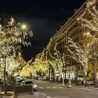 Photo taken at Avenue Montaigne by Dhawal L. on 11/24/2023