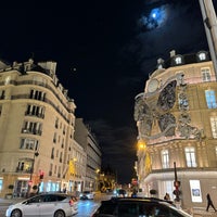 Photo taken at Avenue Montaigne by Dhawal L. on 11/24/2023