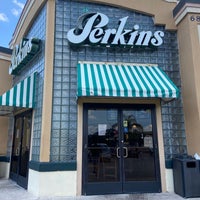 Photo taken at Perkins Restaurant &amp;amp; Bakery by Kátia L. on 5/14/2022