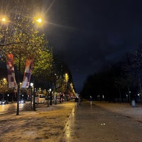Photo taken at Gardens of the Champs-Élysées by Smaro K. on 12/4/2023