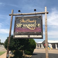Foto tirada no(a) McBride’s Steakhouse por Tony C. em 9/7/2017