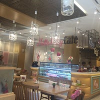 Photo taken at Hello Kitty Cafe by Jean W. on 1/8/2017