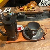Foto tirada no(a) Kuzey Cafe &amp;amp; Bistro por Yasin Y. em 10/17/2021