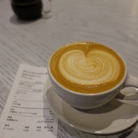 Photo taken at Blue Bottle Coffee by Masakazu Y. on 12/29/2023