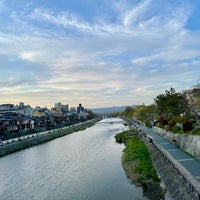 Photo taken at Shijo-ohashi Bridge by めいおう on 4/16/2024