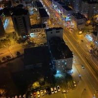 รูปภาพถ่ายที่ Radisson Blu Hotel, Roof Restaurant โดย Meriç K. เมื่อ 11/16/2021