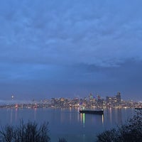 Photo taken at Hamilton Viewpoint Park by Yasser on 12/26/2022