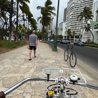 Foto tirada no(a) Waikiki Beach Walls por Yasser em 2/14/2024
