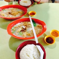 Photo taken at 169 魚湯 (Fish Soup) by Kwek Y. on 10/3/2013