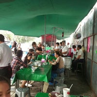 Photo taken at Tacos de Barbacoa del Carro Rojo by Eduardo G. on 4/30/2016