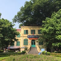 Photo taken at Thư Viện Quận Hoàn Kiếm by Liuzhu S. on 9/15/2019
