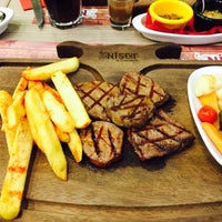 Das Foto wurde bei NİŞET KASAP Steakhouse von Hakan K. am 12/2/2015 aufgenommen