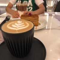 Foto tirada no(a) 22 CAFE por OmaR K em 9/24/2020