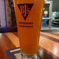 Photo taken at BJ&amp;#39;s Restaurant &amp;amp; Brewhouse by William M. on 10/14/2021