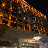 Foto diambil di Akgün Hotel oleh Esra K. pada 9/24/2022