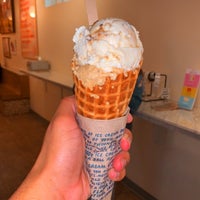Photo taken at Jeni&amp;#39;s Splendid Ice Creams by i.os on 6/28/2022