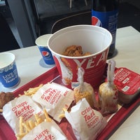 รูปภาพถ่ายที่ KFC โดย 🦄 เมื่อ 7/1/2015