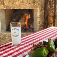 Foto tirada no(a) Yeşil Çiftlik Restaurant por ✌🏻 em 2/6/2022