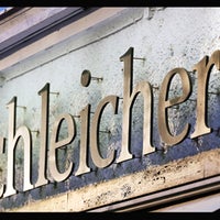Foto tirada no(a) Schleichers Buchhandlung por Schleichers Buchhandlung em 4/14/2014