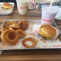 Foto diambil di Burger Bandit oleh Christina C. pada 5/6/2015