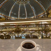 รูปภาพถ่ายที่ Cafétéria Galeries Lafayette โดย Chris K. เมื่อ 1/31/2023