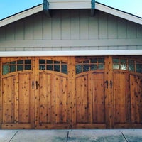 Foto scattata a Door Pros Garage Door Company da user218653 u. il 4/2/2019