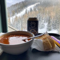 2/16/2019 tarihinde Ryan G.ziyaretçi tarafından Mid-Mountain Lodge'de çekilen fotoğraf