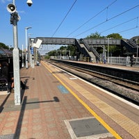 Photo taken at Ealing Broadway Railway Station (EAL) by Ian on 6/7/2023
