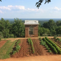 รูปภาพถ่ายที่ Monticello Memory Gardens โดย Rick G. เมื่อ 8/15/2014