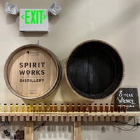 Das Foto wurde bei Spirit Works Distillery von Anna L. am 7/3/2023 aufgenommen