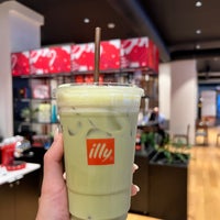Photo taken at illy caffe by Anna L. on 10/19/2022