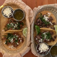 4/15/2022 tarihinde Anna L.ziyaretçi tarafından Uno Dos Tacos'de çekilen fotoğraf