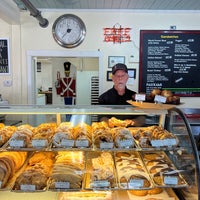 6/26/2022 tarihinde Anna L.ziyaretçi tarafından Birkholm&amp;#39;s Solvang Bakery &amp;amp; Cafe'de çekilen fotoğraf