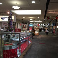 Foto tirada no(a) Pembroke Mall por Jay W. em 12/18/2015
