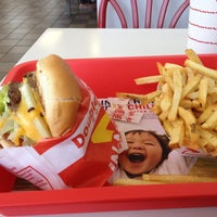 Photo taken at In-N-Out Burger by Mechel P. on 4/23/2013