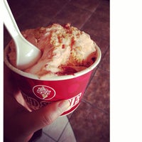 Photo taken at Cold Stone Creamery by Keng H. on 3/6/2014