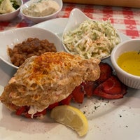 Foto diambil di Lobster Pot Restaurant oleh Grace K. pada 12/14/2022