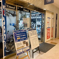 Photo taken at Y&amp;#39;s Road (ワイズロード) 新宿クロスバイク館 by もりや あ. on 5/19/2019